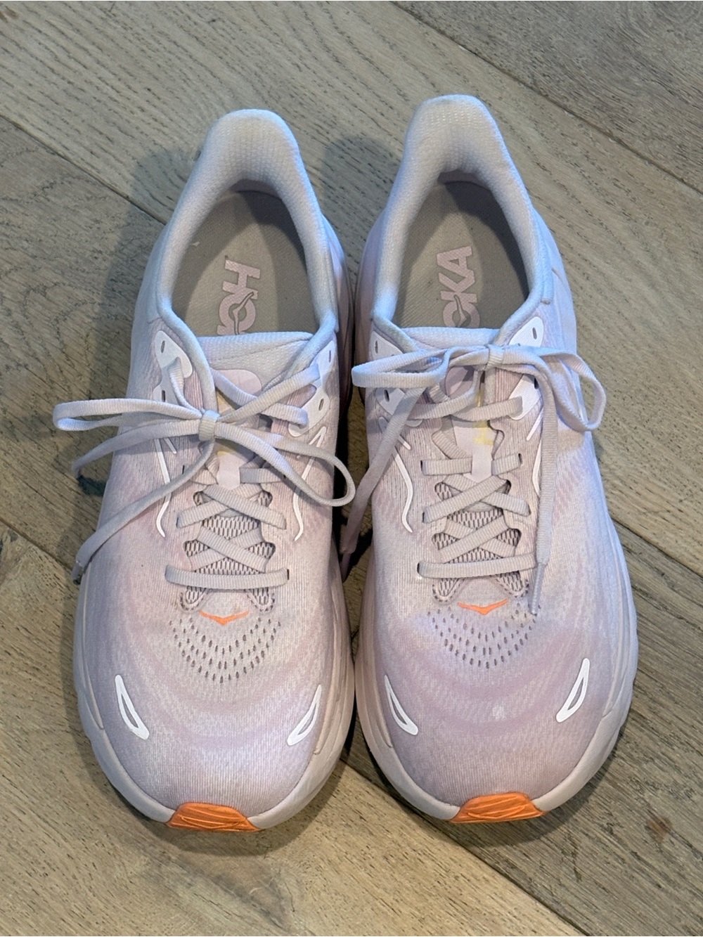 Hoka Arahi 8 Women's Lilac Cream/Cantaloupe Athletic Running Shoes